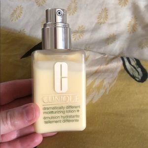 Clinique dramatically lotion